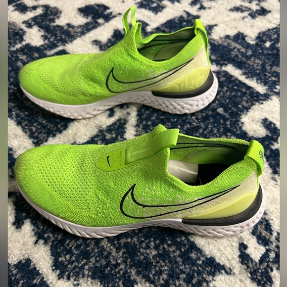 GENTLY WORN NIKE RUNNING SHOES! - Picture 6 of 9